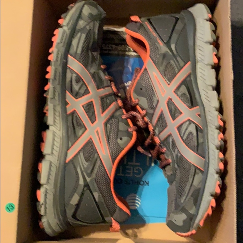 Women’s ASICS - Picture 7 of 13